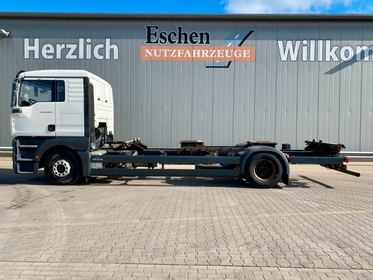 MAN TGA 18.350 LL Fahrschule*Driving school*5 Sitze MAN TGA 18.350 LL Fahrschule*Driving school*5 Sitze - Containerbil/ Växelflak lastbil: bild 2 MAN TGA 18.350 LL Fahrschule*Driving school*5 Sitze MAN TGA 18.350 LL Fahrschule*Driving school*5 Sitze - Containerbil/ Växelflak lastbil: bild 2