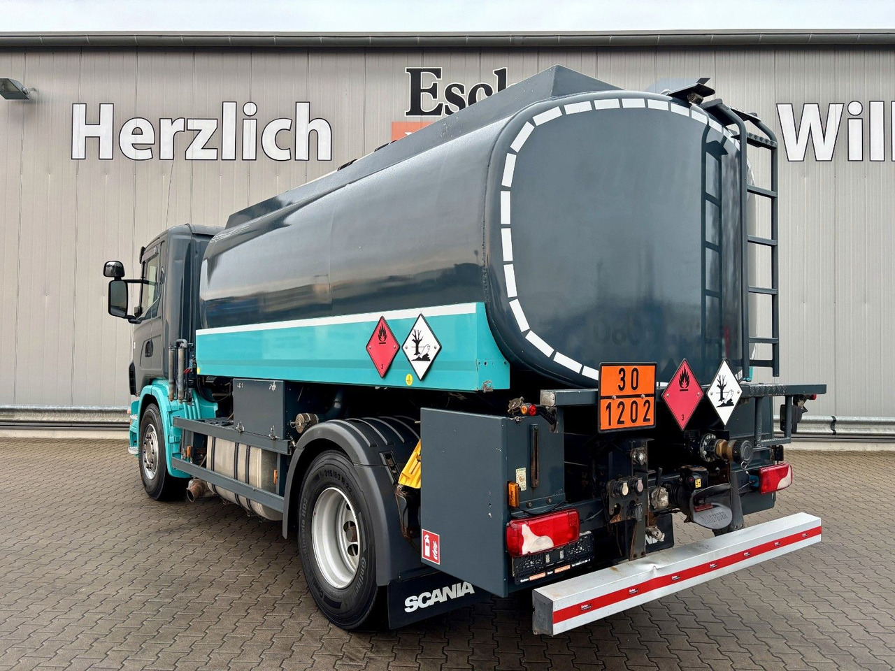 Scania G420 Esterer A3 | 2x Kammern*Oben/Unten*Retarder - Tankbil: bild 3 Scania G420 Esterer A3 | 2x Kammern*Oben/Unten*Retarder - Tankbil: bild 3