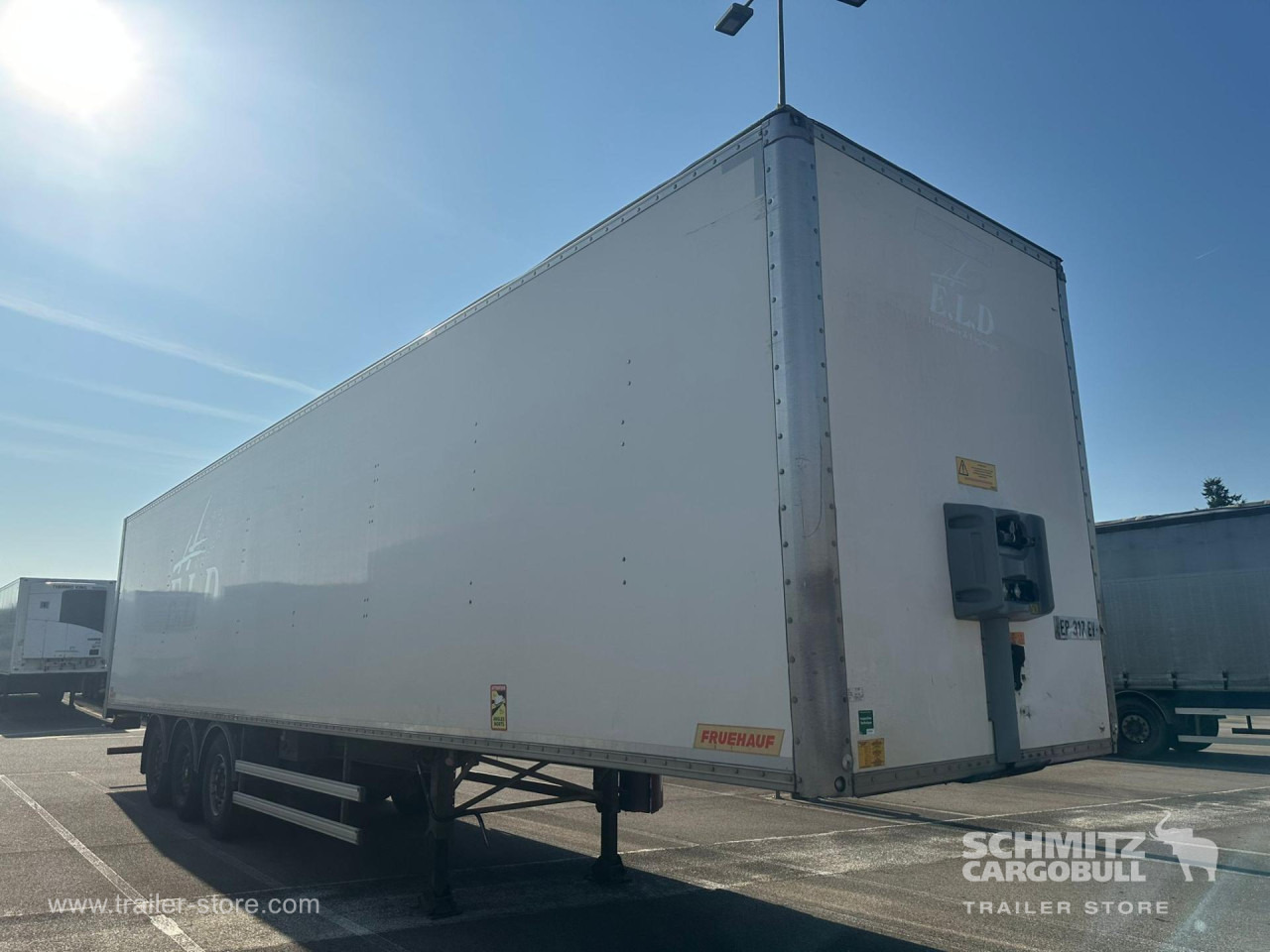 FRUEHAUF Dryfreight Standard Roller shutter door - Skåp semitrailer: bild 1 FRUEHAUF Dryfreight Standard Roller shutter door - Skåp semitrailer: bild 1
