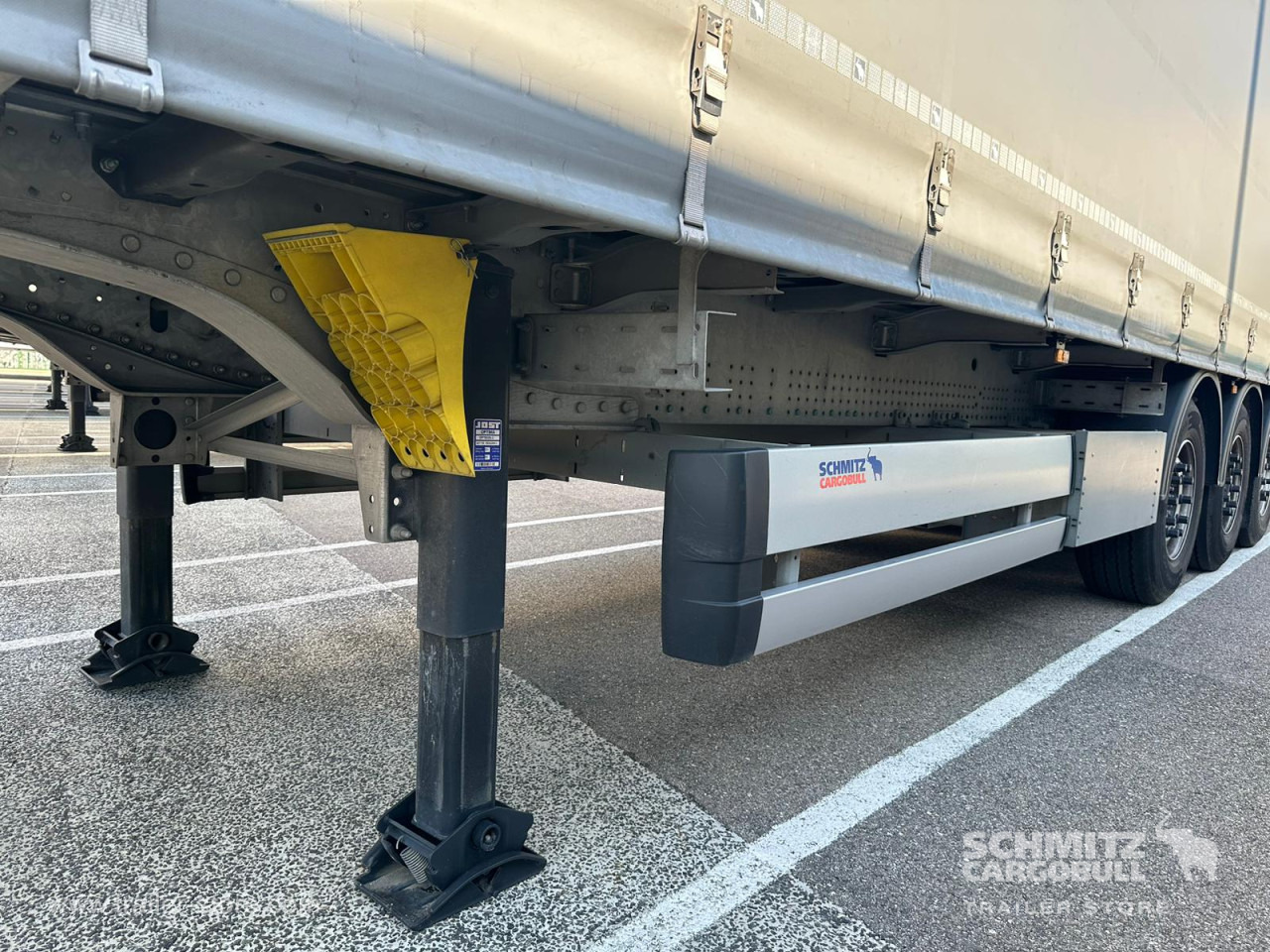 SCHMITZ Curtainsider Standard - Kapelltrailer: bild 2 SCHMITZ Curtainsider Standard - Kapelltrailer: bild 2
