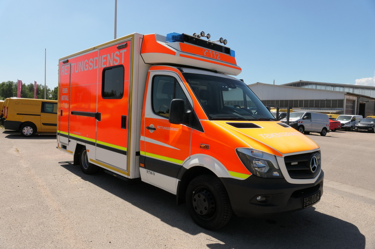 MERCEDES-BENZ Sprinter 519 CDI Klima Krankenwagen - Ambulans: bild 1 MERCEDES-BENZ Sprinter 519 CDI Klima Krankenwagen - Ambulans: bild 1