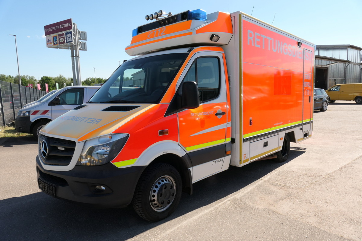MERCEDES-BENZ Sprinter 519 CDI Klima Krankenwagen - Ambulans: bild 1 MERCEDES-BENZ Sprinter 519 CDI Klima Krankenwagen - Ambulans: bild 1