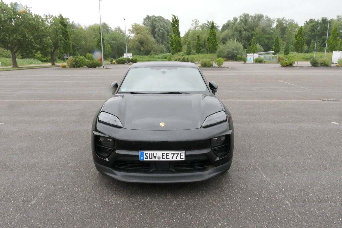 PORSCHE Macan 4 Electric - Bose Soundsystem Kombilimousi - SUV: bild 3 PORSCHE Macan 4 Electric - Bose Soundsystem Kombilimousi - SUV: bild 3