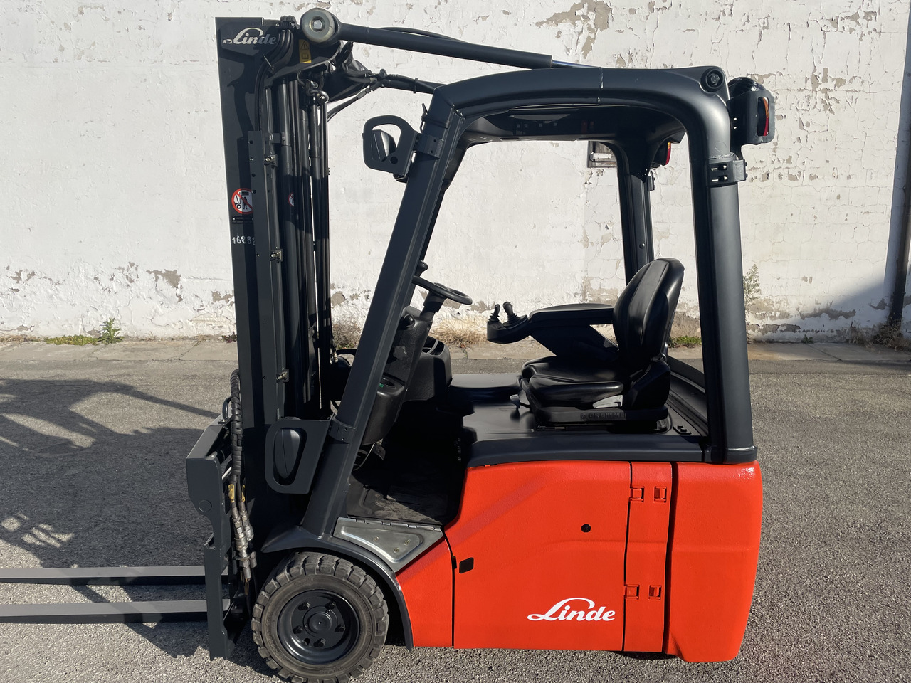 LINDE E 16 C-01 (batt. 2017) - Eltruck: bild 2 LINDE E 16 C-01 (batt. 2017) - Eltruck: bild 2