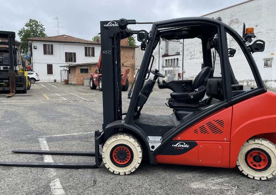 Linde H 25 D-02 - Dieseltruck: bild 2 Linde H 25 D-02 - Dieseltruck: bild 2
