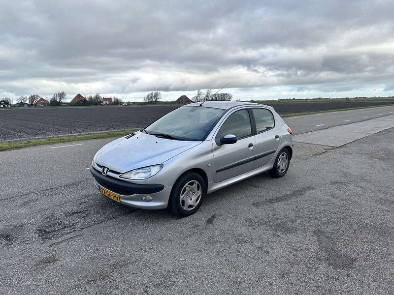 Peugeot 206 - Personbil: bild 1 Peugeot 206 - Personbil: bild 1