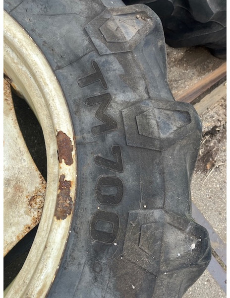 Pirelli 380\70 R28 TM700 - Fälg: bild 3 Pirelli 380\70 R28 TM700 - Fälg: bild 3