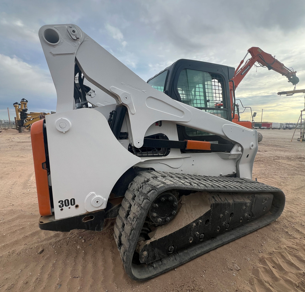 Bobcat T870 - Kompaktlastare/ Slirstyrda lastare: bild 5 Bobcat T870 - Kompaktlastare/ Slirstyrda lastare: bild 5