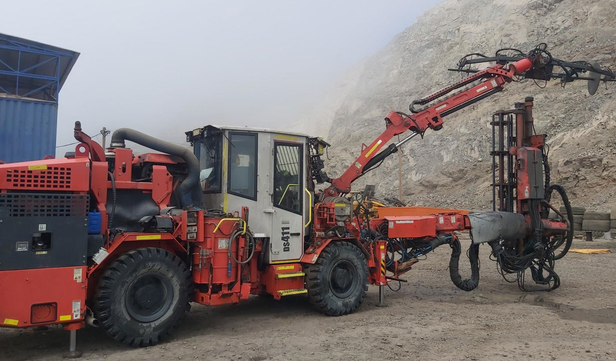 Sandvik DS411-C - Gruvmaskin: bild 1 Sandvik DS411-C - Gruvmaskin: bild 1