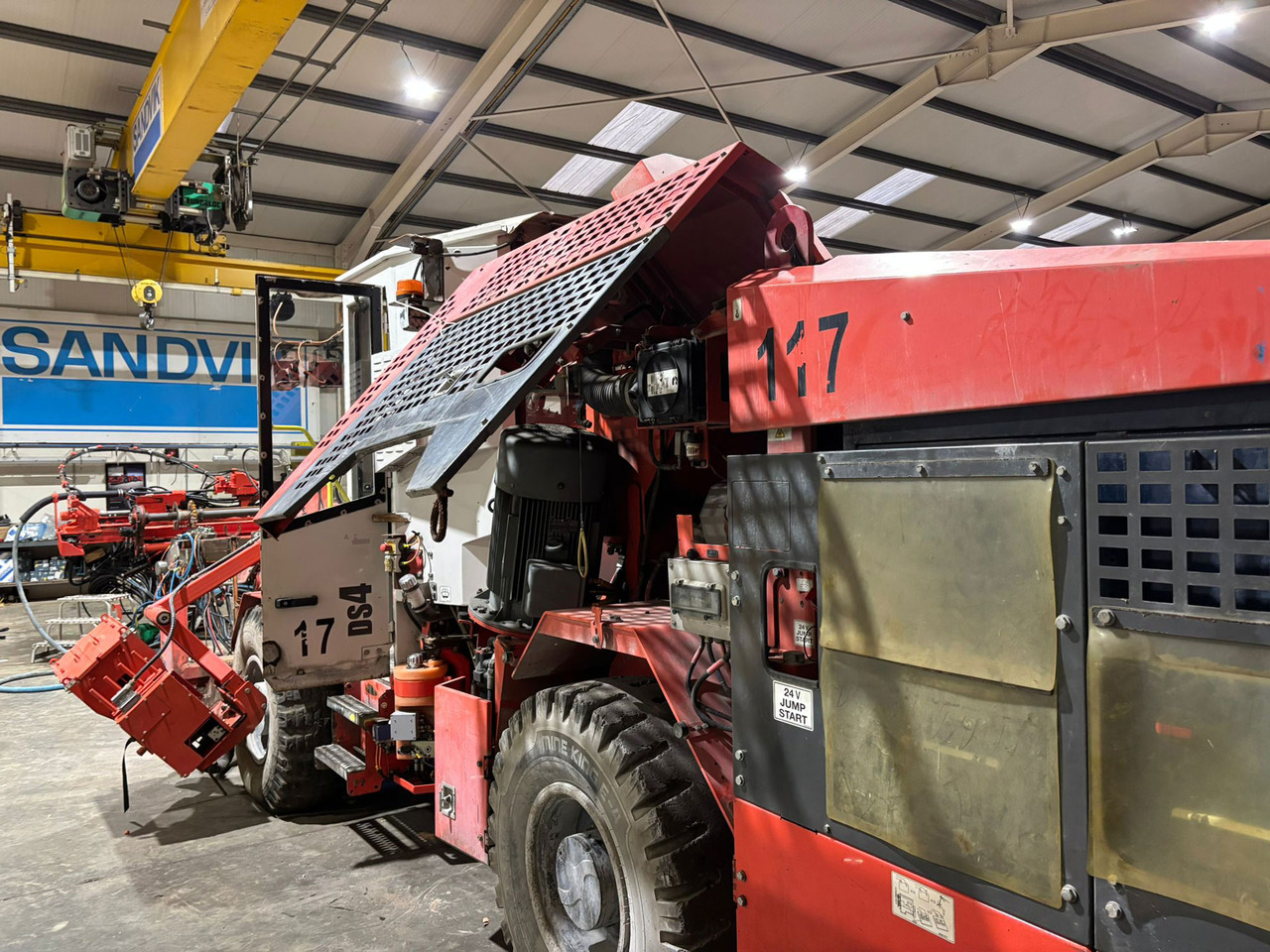 Sandvik DS411 - Styrbara borrmaskin: bild 5 Sandvik DS411 - Styrbara borrmaskin: bild 5
