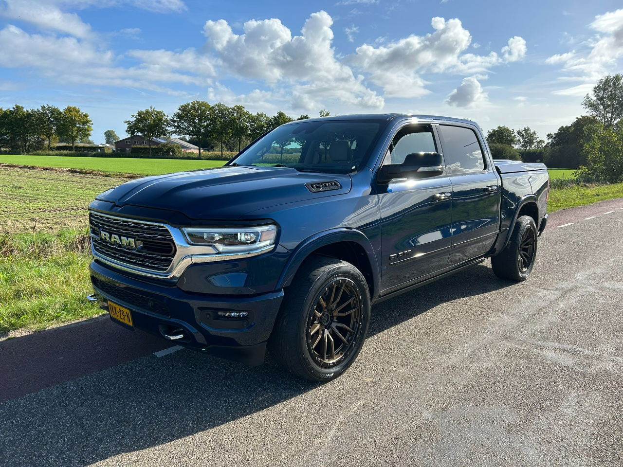 Dodge Ram Pick Up 1500 5.7 V8 4x4 Creb Cab Limeted Hemi Etorque - Pickup: bild 3 Dodge Ram Pick Up 1500 5.7 V8 4x4 Creb Cab Limeted Hemi Etorque - Pickup: bild 3