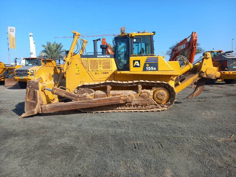 Komatsu D155A (4 pieces available - Abu Dhabi) - Bulldozer: bild 1 Komatsu D155A (4 pieces available - Abu Dhabi) - Bulldozer: bild 1