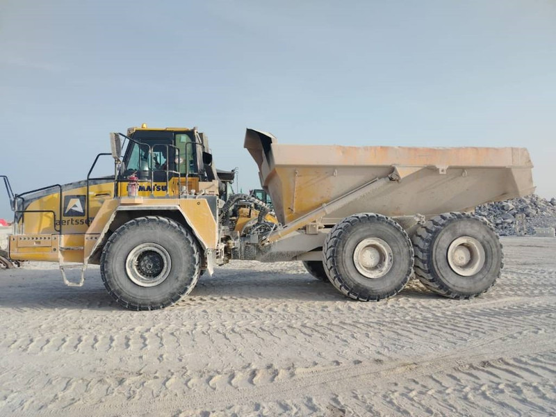 Komatsu HM400-3R (4 pieces available in Abu Dhabi) - Ramstyrd dumper: bild 1 Komatsu HM400-3R (4 pieces available in Abu Dhabi) - Ramstyrd dumper: bild 1