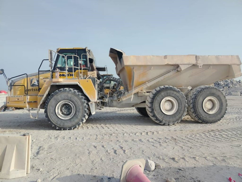 Komatsu HM400-3R (4 pieces available in Abu Dhabi) - Ramstyrd dumper: bild 1 Komatsu HM400-3R (4 pieces available in Abu Dhabi) - Ramstyrd dumper: bild 1