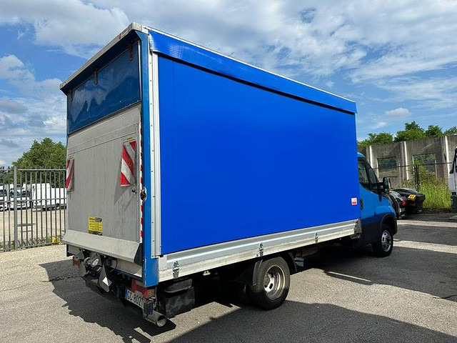 Iveco 35C16 - Transportbil med kapell: bild 4 Iveco 35C16 - Transportbil med kapell: bild 4