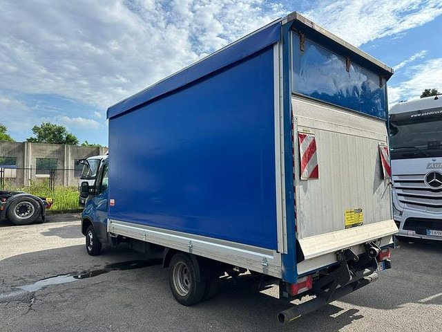 Iveco 35C16 - Transportbil med kapell: bild 3 Iveco 35C16 - Transportbil med kapell: bild 3