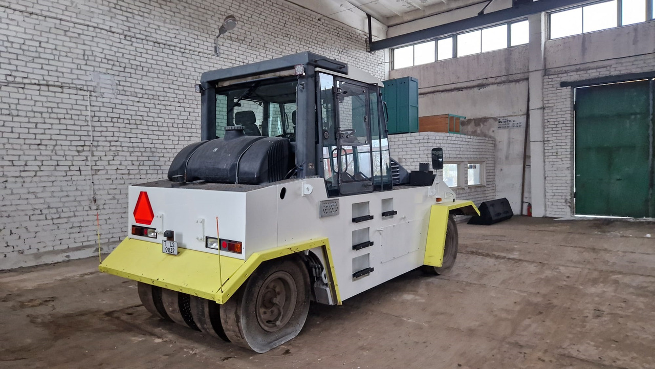 BOMAG BW24 R - Gummihjulsvält: bild 2 BOMAG BW24 R - Gummihjulsvält: bild 2