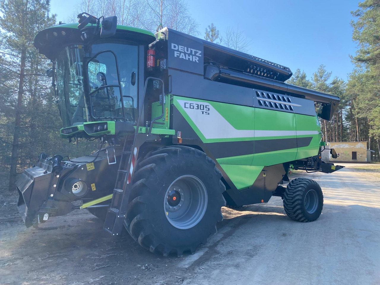 DEUTZ FAHR C6305 TS with DH630R NEW/UNUSED - Skördemaskin: bild 1 DEUTZ FAHR C6305 TS with DH630R NEW/UNUSED - Skördemaskin: bild 1