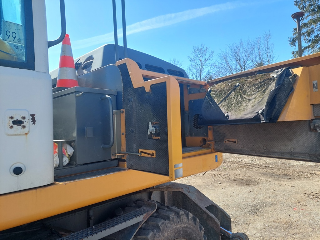 Grävmaskin på däck LIEBHERR A900C: bild 22
