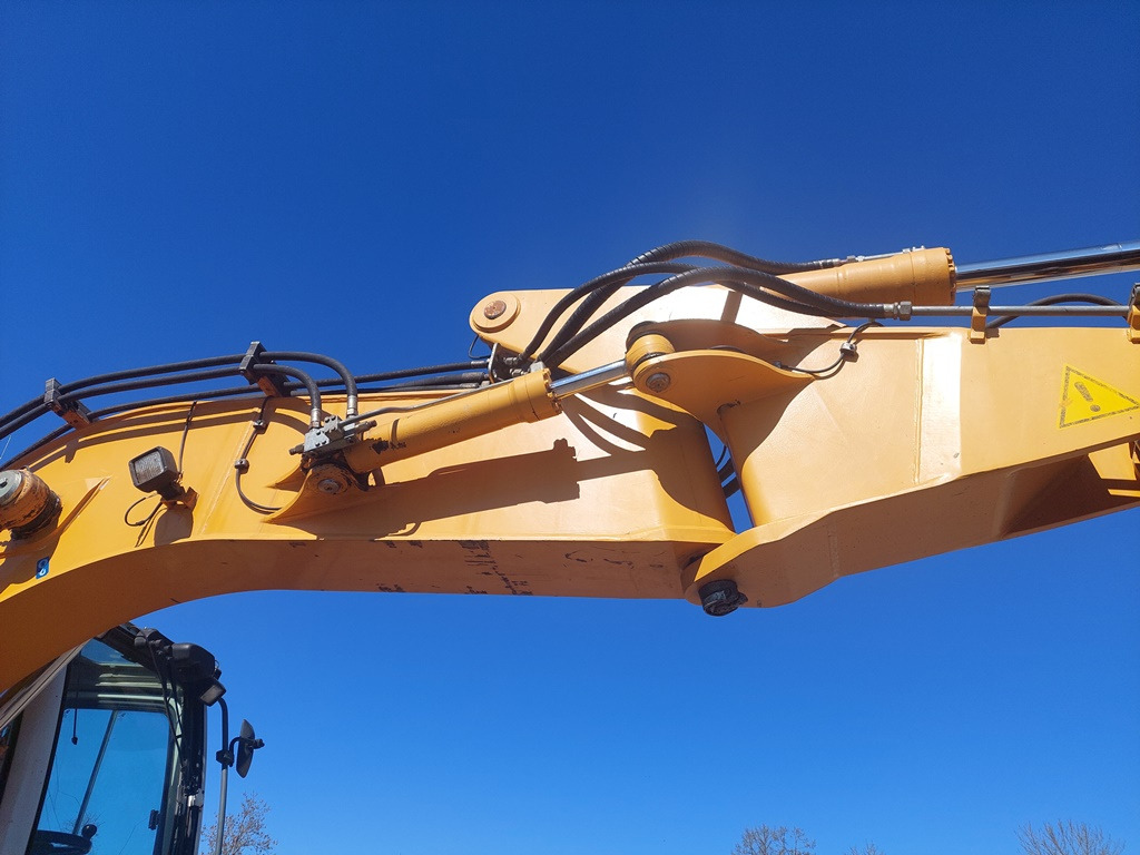 Grävmaskin på däck LIEBHERR A900C: bild 6