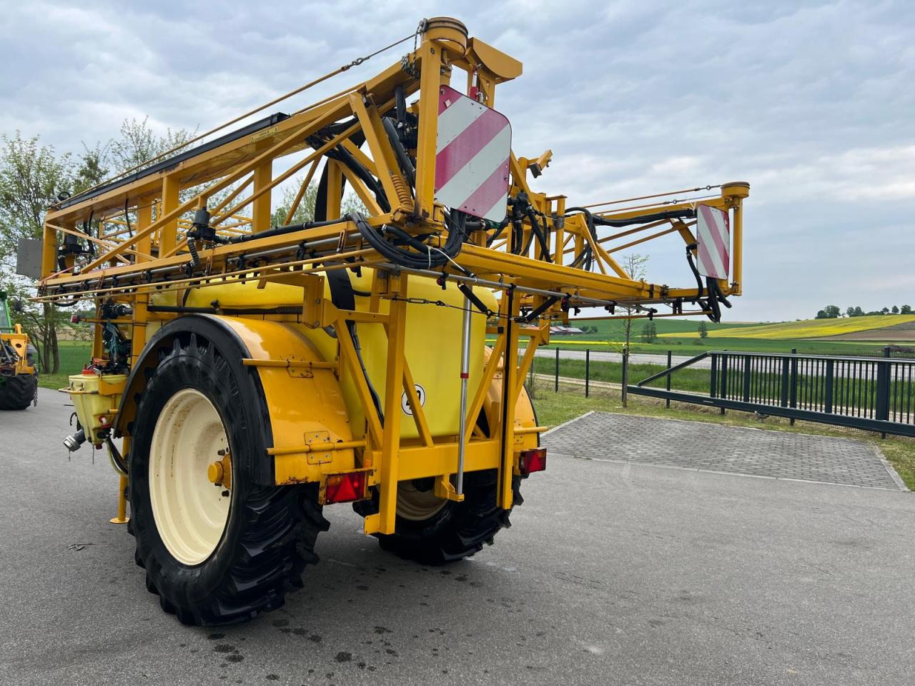 Dubex Vector 27m 3200 Liter Spritze, Baujahr 2002 - Bogserad spruta: bild 3 Dubex Vector 27m 3200 Liter Spritze, Baujahr 2002 - Bogserad spruta: bild 3