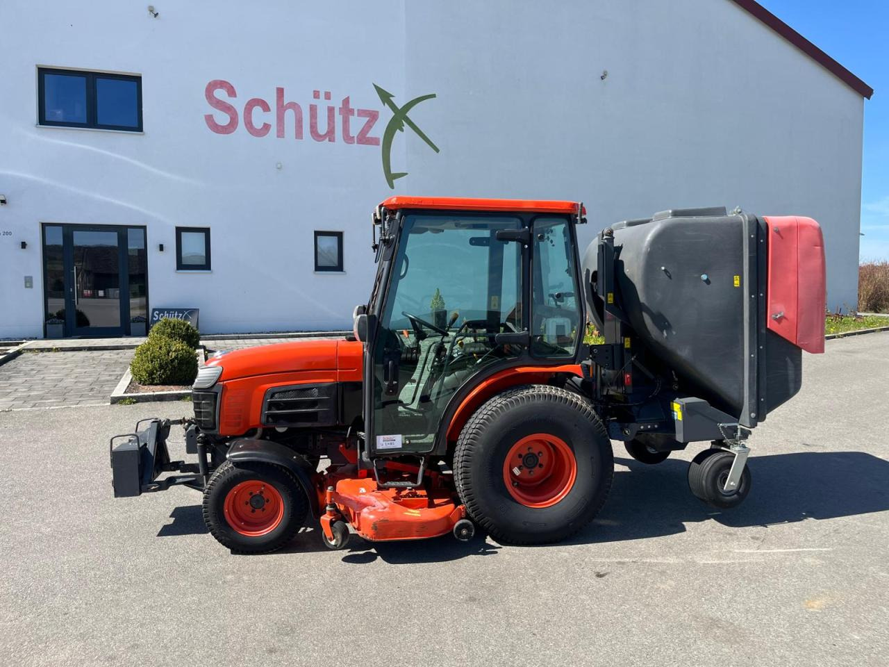 Kubota B3030 Rasenmäher mit Grüngutbehälter, Hochentlader - Gräsklippare: bild 1 Kubota B3030 Rasenmäher mit Grüngutbehälter, Hochentlader - Gräsklippare: bild 1