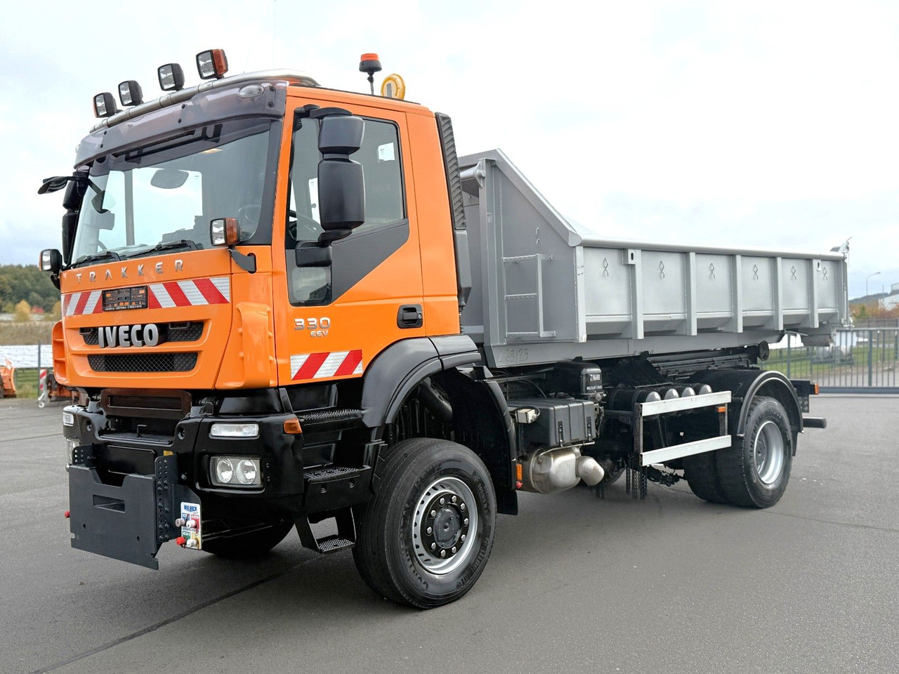 Iveco Trakker 330 EEV Winterdienst Abroll - Lastväxlare lastbil: bild 1 Iveco Trakker 330 EEV Winterdienst Abroll - Lastväxlare lastbil: bild 1
