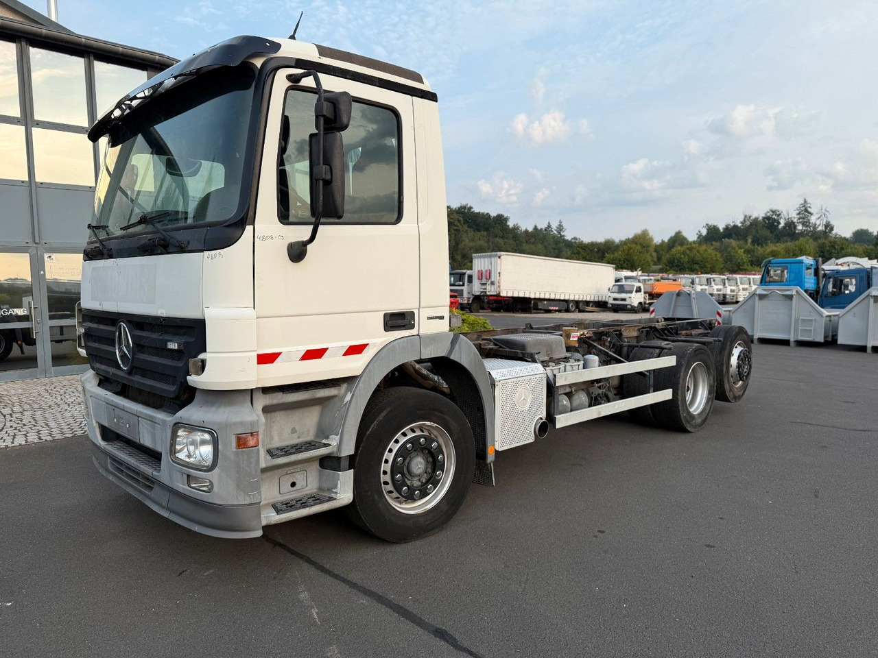 Mercedes-Benz Actros MP 2 2532 6x2 - Chassi lastbil: bild 1 Mercedes-Benz Actros MP 2 2532 6x2 - Chassi lastbil: bild 1