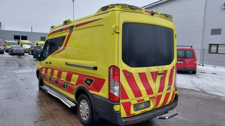 FORD TRANSIT 2,0TDI AMBULANCE KLIMA 1.2018 EURO 6, 3 UNITS - Ambulans: bild 2 FORD TRANSIT 2,0TDI AMBULANCE KLIMA 1.2018 EURO 6, 3 UNITS - Ambulans: bild 2