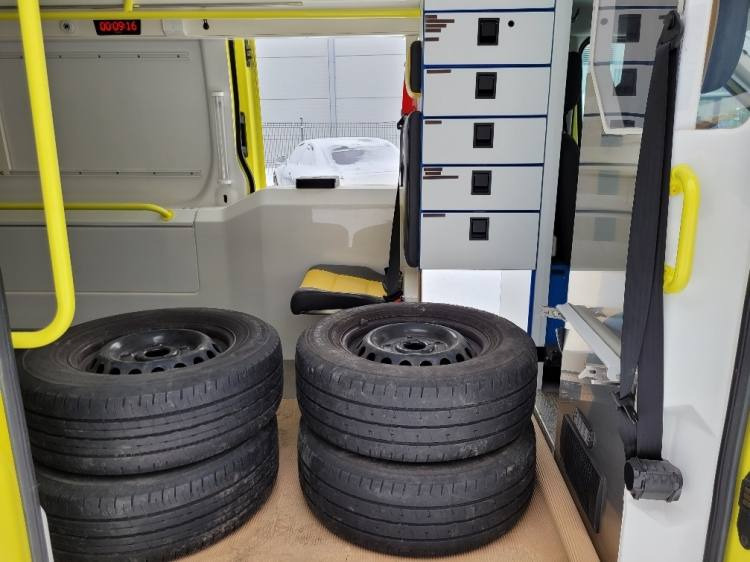FORD TRANSIT 2,0TDI AMBULANCE KLIMA 4.2018 EURO 6, 3 UNITS - Ambulans: bild 5 FORD TRANSIT 2,0TDI AMBULANCE KLIMA 4.2018 EURO 6, 3 UNITS - Ambulans: bild 5