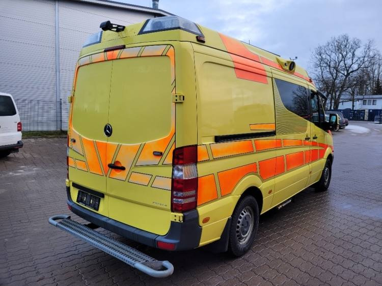 MERCEDES – BENZ SPRINTER 2.2D AMBULANCE (PROFILE) KLIMA 11.2014 EURO 5 - Ambulans: bild 4 MERCEDES – BENZ SPRINTER 2.2D AMBULANCE (PROFILE) KLIMA 11.2014 EURO 5 - Ambulans: bild 4