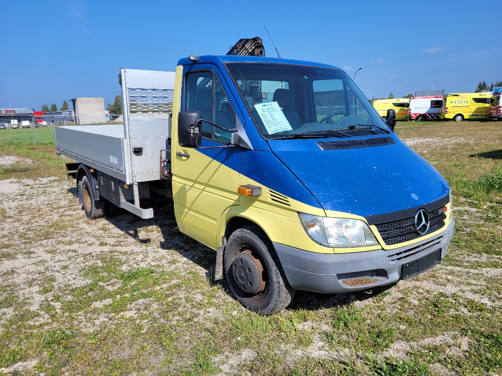 MERCEDES – BENZ SPRINTER 616CDI HIAB 027-2 Crane 10.2004 - Transportbil med flak: bild 1 MERCEDES – BENZ SPRINTER 616CDI HIAB 027-2 Crane 10.2004 - Transportbil med flak: bild 1