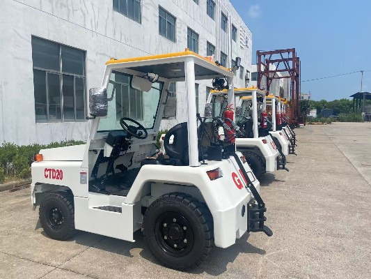AirBusiness Electric Tractor - Bagagetraktor: bild 1 AirBusiness Electric Tractor - Bagagetraktor: bild 1