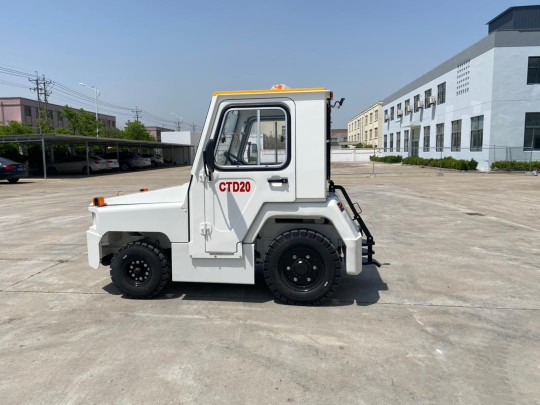 AirBusiness Electric Tractor - Bagagetraktor: bild 2 AirBusiness Electric Tractor - Bagagetraktor: bild 2