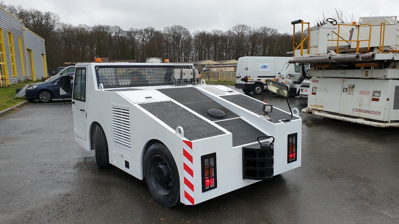 SOVAM K100 - Pushbacktraktor: bild 5 SOVAM K100 - Pushbacktraktor: bild 5