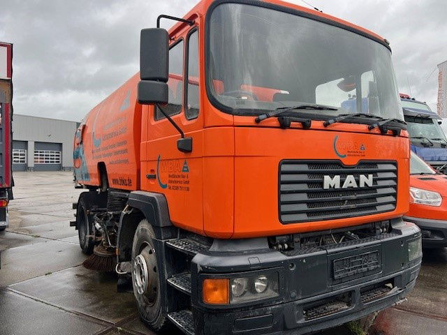 MAN 15 .220 - Sopmaskin: bild 2 MAN 15 .220 - Sopmaskin: bild 2
