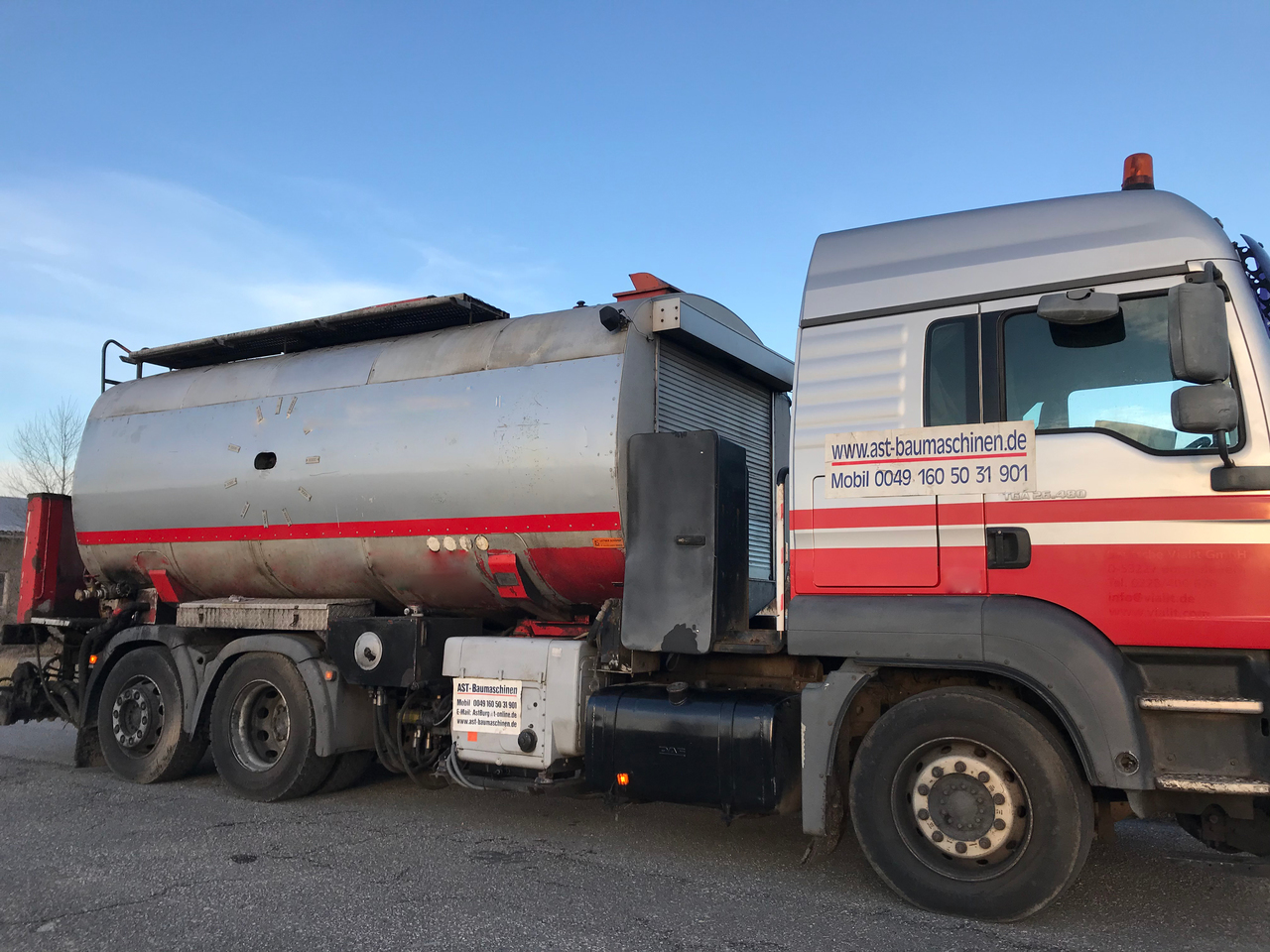 MAN Asphaltsprayer TGA 26.480 6x2-2 - Bitumenspridare: bild 1 MAN Asphaltsprayer TGA 26.480 6x2-2 - Bitumenspridare: bild 1