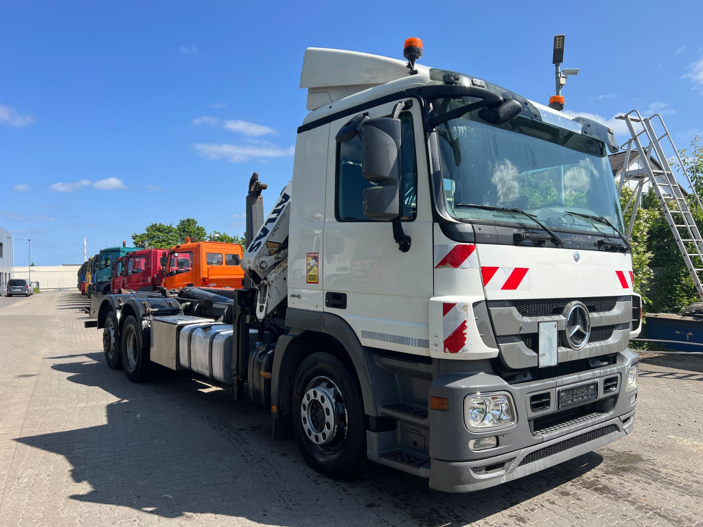 MERCEDES-BENZ Actros 2541 L6x2 Abrollkipper mit Kran Funk+Greiferst - Lastväxlare lastbil, Kranbil: bild 3 MERCEDES-BENZ Actros 2541 L6x2 Abrollkipper mit Kran Funk+Greiferst - Lastväxlare lastbil, Kranbil: bild 3