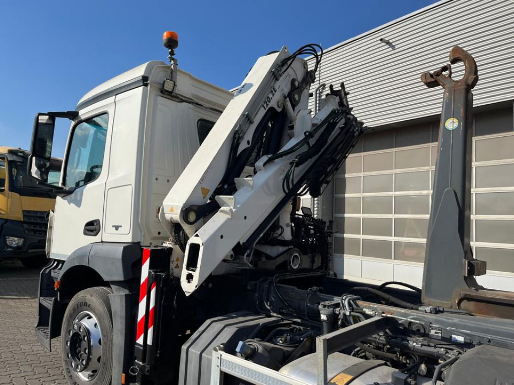 MERCEDES-BENZ Antos 2543 L 6x2 Abrollkipper mit Kran Funk+Greiferst. - Lastväxlare lastbil, Kranbil: bild 4 MERCEDES-BENZ Antos 2543 L 6x2 Abrollkipper mit Kran Funk+Greiferst. - Lastväxlare lastbil, Kranbil: bild 4