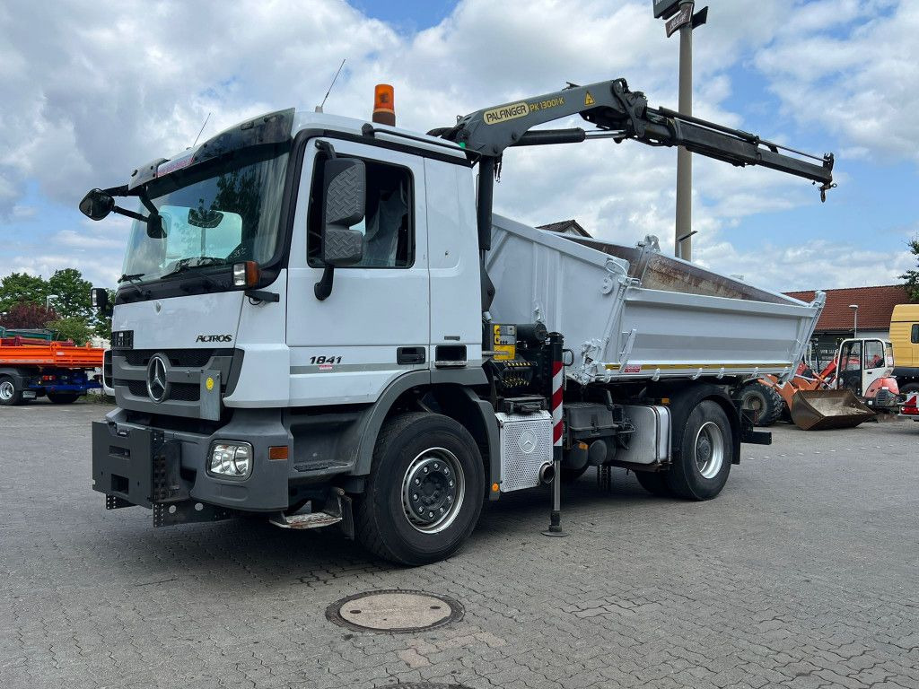 Mercedes-Benz Actros 1841 K 2-Achs Kipper Kran Funk/2xhydr+Gre Mercedes-Benz Actros 1841 K 2-Achs Kipper Kran Funk/2xhydr+Gre - Tippbil lastbil, Kranbil: bild 1 Mercedes-Benz Actros 1841 K 2-Achs Kipper Kran Funk/2xhydr+Gre Mercedes-Benz Actros 1841 K 2-Achs Kipper Kran Funk/2xhydr+Gre - Tippbil lastbil, Kranbil: bild 1