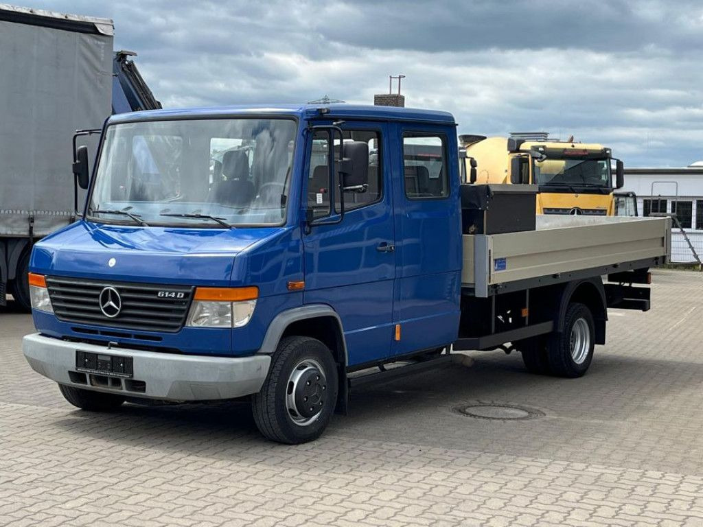 Mercedes-Benz Vario 614 D Pritsche Doppelkabine LKW Motor 4.3 - Transportbil med flak, Dubbelhytt transportbil: bild 1 Mercedes-Benz Vario 614 D Pritsche Doppelkabine LKW Motor 4.3 - Transportbil med flak, Dubbelhytt transportbil: bild 1