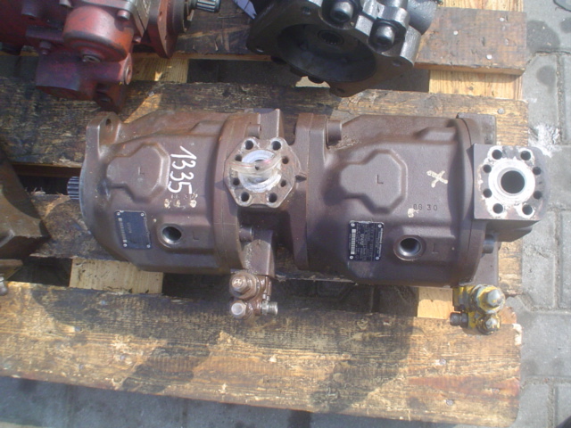 BRUENINGHAUS HYDROMATIK A10VO71DFR1/31R-VSC62N00-S0277 00960122 + A10VO71DFR1/31R-VSC62K07 00946675 - Hydraulpump för Byggmaskiner: bild 1 BRUENINGHAUS HYDROMATIK A10VO71DFR1/31R-VSC62N00-S0277 00960122 + A10VO71DFR1/31R-VSC62K07 00946675 - Hydraulpump för Byggmaskiner: bild 1