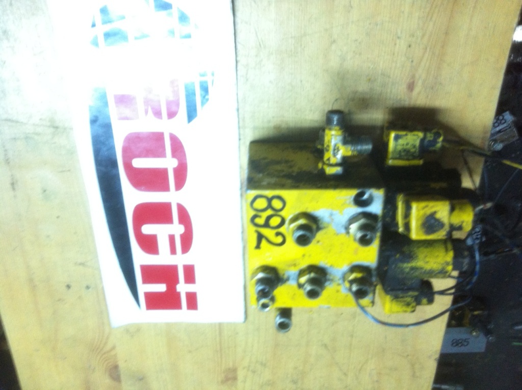 COMATROL 89 01 611 19 + CEWKI 27VDC 26W - Hydraulventil för Byggmaskiner: bild 1 COMATROL 89 01 611 19 + CEWKI 27VDC 26W - Hydraulventil för Byggmaskiner: bild 1