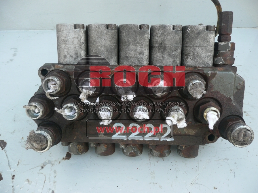DINOI D01E601 + MHS01252 333883 - 5 SEKCYJNY - Hydraulventil för Motviktstruck: bild 1 DINOI D01E601 + MHS01252 333883 - 5 SEKCYJNY - Hydraulventil för Motviktstruck: bild 1