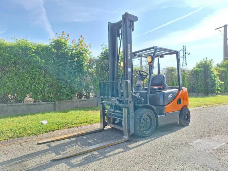 Doosan D30S 5 - Dieseltruck: bild 2 Doosan D30S 5 - Dieseltruck: bild 2