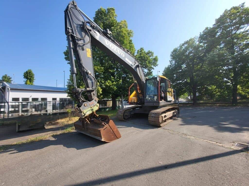 Volvo EC220EL - Bandgrävare: bild 1 Volvo EC220EL - Bandgrävare: bild 1