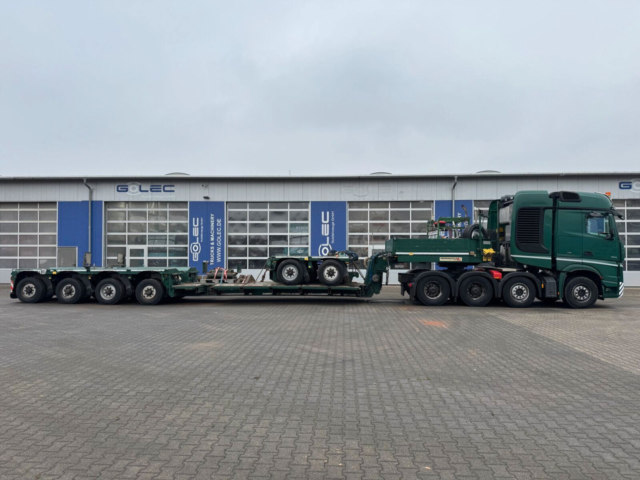 Mercedes-Benz ACTROS 4163 8x4 Schwerlast +Tieflader 4+2 *83 T - Dragbil: bild 4 Mercedes-Benz ACTROS 4163 8x4 Schwerlast +Tieflader 4+2 *83 T - Dragbil: bild 4