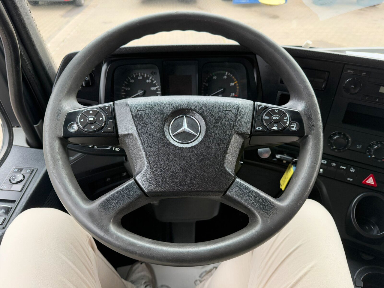 Dragbil Mercedes-Benz Antos 2136 4x2 SZM Superlight: bild 9