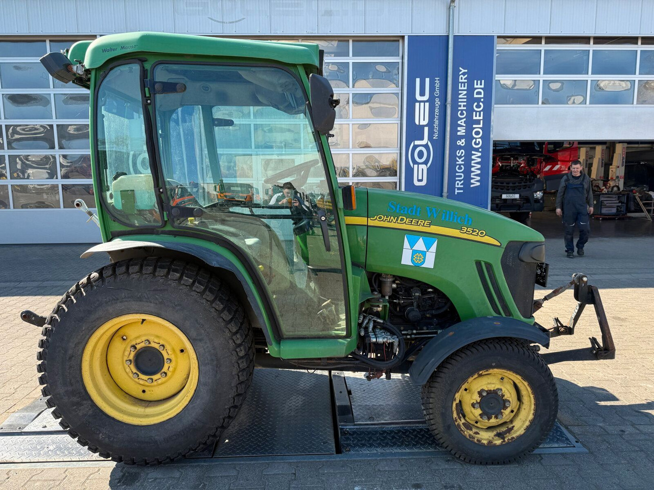John Deere 3520 Kommunaltrak. Frontkraftheber Kuppeldreieck - Traktor: bild 2 John Deere 3520 Kommunaltrak. Frontkraftheber Kuppeldreieck - Traktor: bild 2