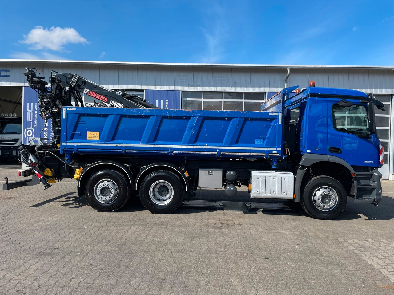Mercedes-Benz AROCS 2536 6x2*4 Kipper Kran HIAB - Tippbil lastbil, Kranbil: bild 2 Mercedes-Benz AROCS 2536 6x2*4 Kipper Kran HIAB - Tippbil lastbil, Kranbil: bild 2